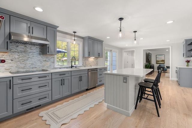 15 Knollcrest Dr, Andover, MA 01810