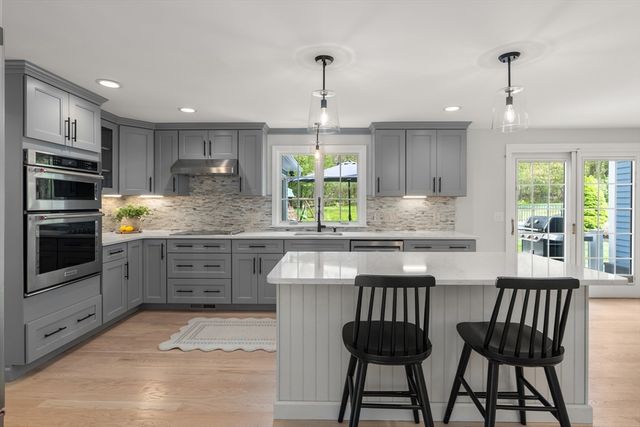 15 Knollcrest Dr, Andover, MA 01810