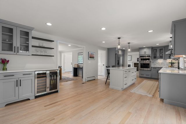 15 Knollcrest Dr, Andover, MA 01810
