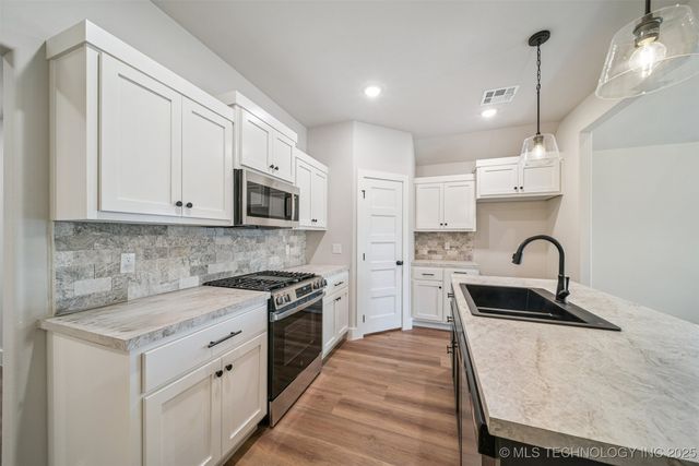 308 E Fry Court, Claremore, OK 74017