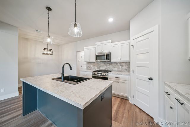 308 E Fry Court, Claremore, OK 74017