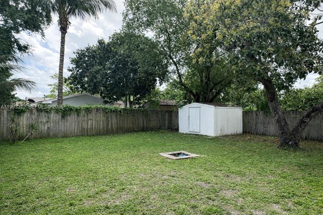 5644 Pierce St, Hollywood, FL 33021