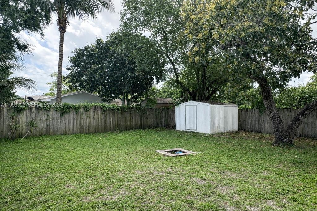 Image 16 of property listing at 5644 Pierce St, Hollywood, FL 33021