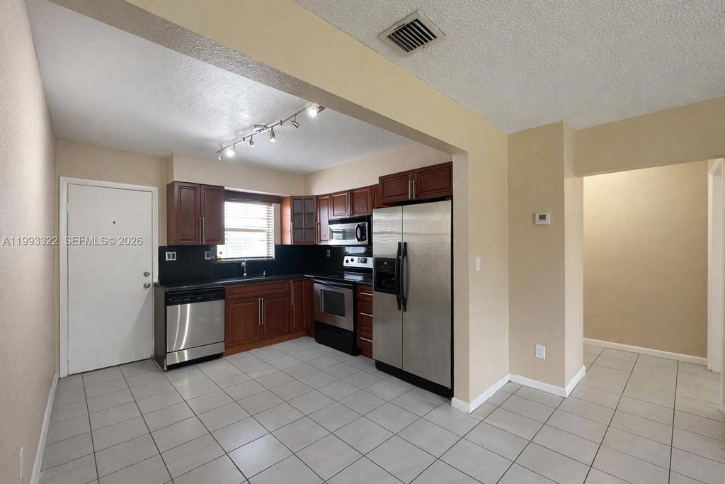 Image 4 of property listing at 5644 Pierce St, Hollywood, FL 33021