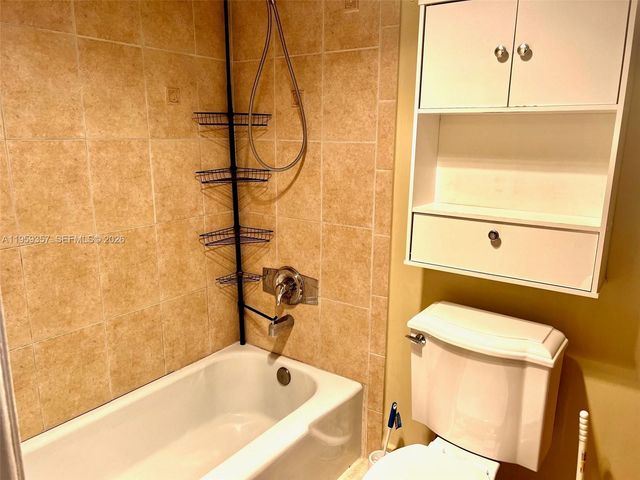 2940 N Course Dr 910, Pompano Beach, FL 33069