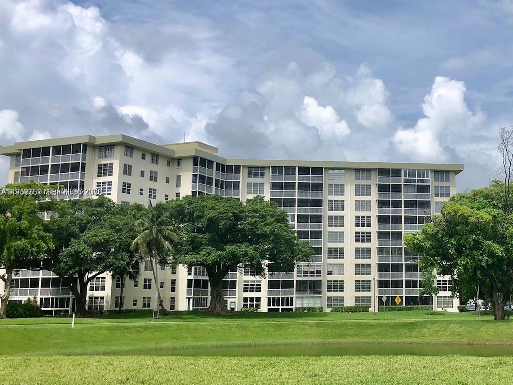 2940 N Course Dr 910, Pompano Beach, FL 33069