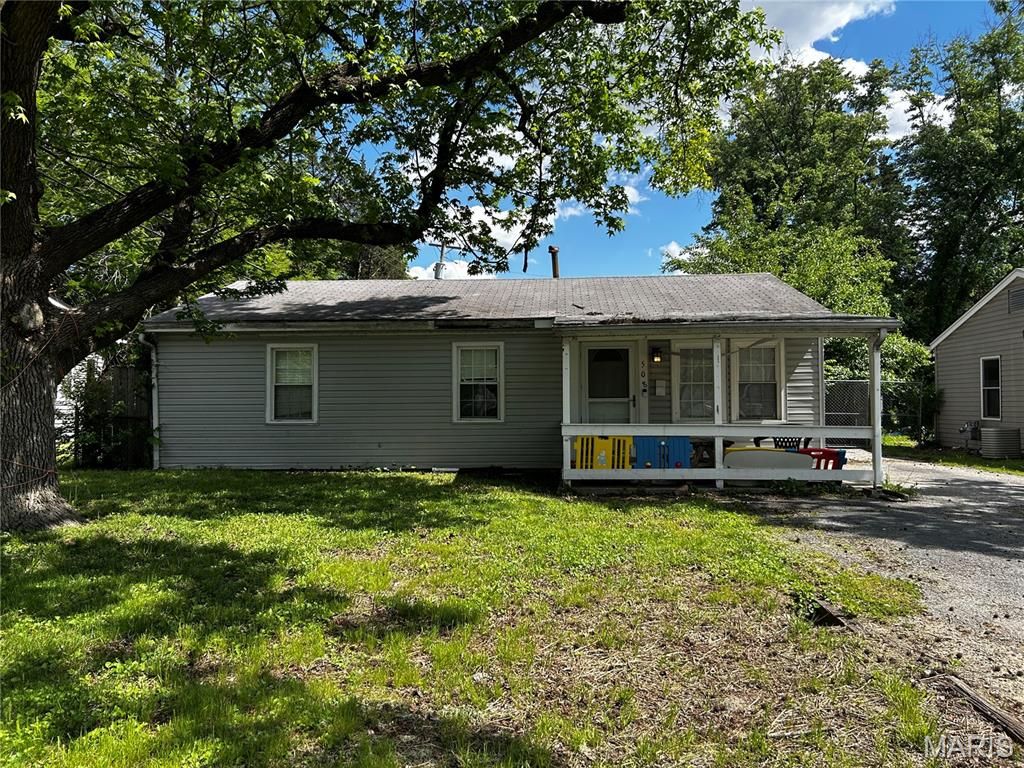 508 Saint James Drive, Cahokia, IL 62206