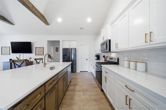 13308 E 123rd Place N, Collinsville, OK 74021