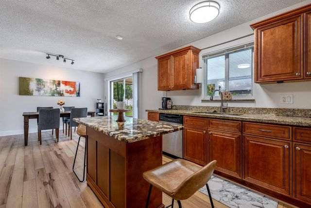 4317 APPLECREST Drive, Palm Beach Gardens, FL 33410