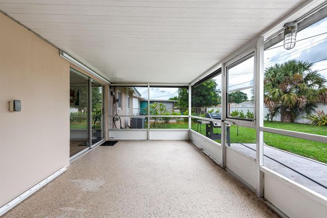 4317 APPLECREST Drive, Palm Beach Gardens, FL 33410