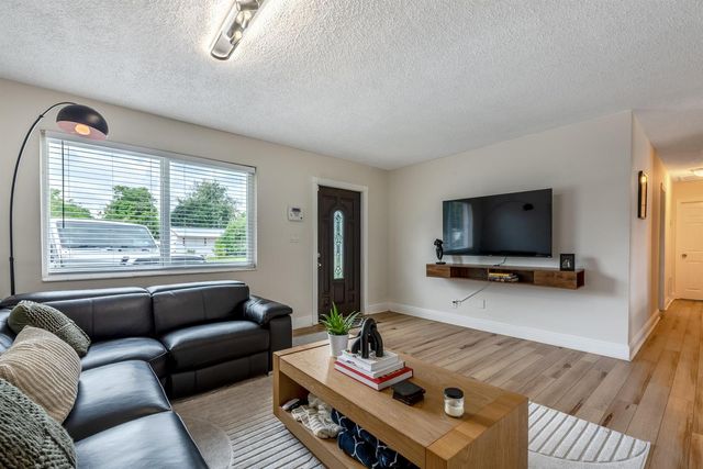 4317 APPLECREST Drive, Palm Beach Gardens, FL 33410