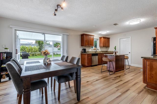 4317 APPLECREST Drive, Palm Beach Gardens, FL 33410