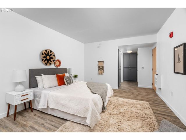 701 COLUMBIA St 215, Vancouver, WA 98660