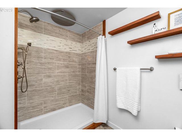 701 COLUMBIA St 215, Vancouver, WA 98660