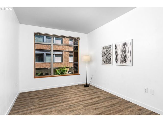 701 COLUMBIA St 215, Vancouver, WA 98660