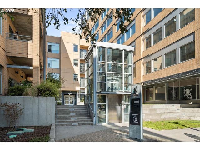 701 COLUMBIA St 215, Vancouver, WA 98660