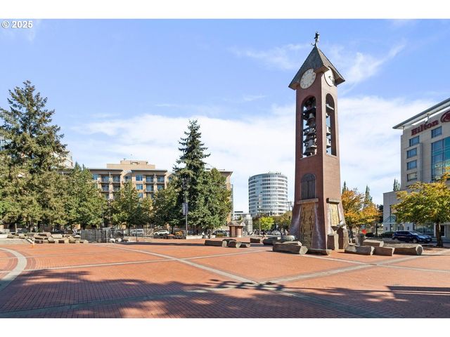 701 COLUMBIA St 215, Vancouver, WA 98660