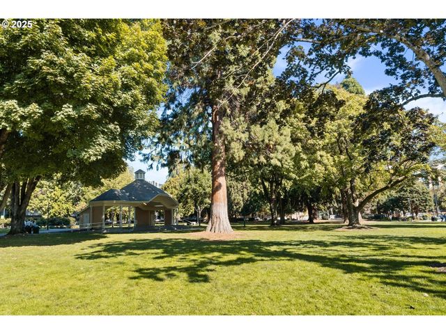701 COLUMBIA St 215, Vancouver, WA 98660