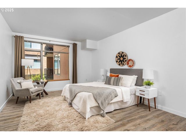 701 COLUMBIA St 215, Vancouver, WA 98660