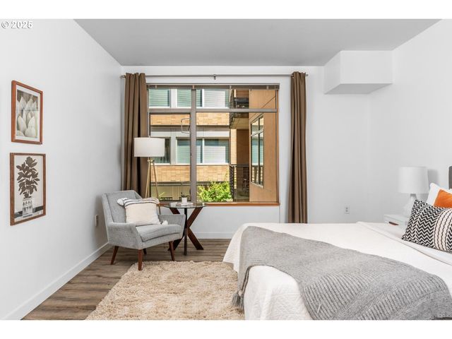 701 COLUMBIA St 215, Vancouver, WA 98660