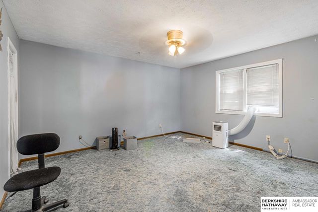 11222 Erskine Street, Omaha, NE 68164
