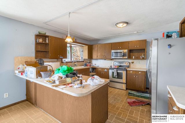 11222 Erskine Street, Omaha, NE 68164