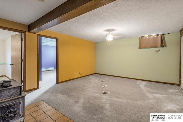 11222 Erskine Street, Omaha, NE 68164