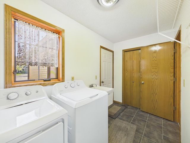 1952 Park Ridge Court, Chaska, MN 55318