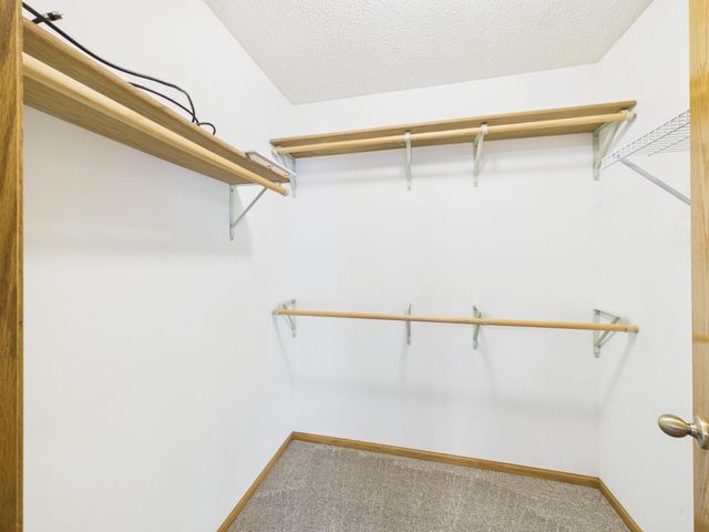 1952 Park Ridge Court, Chaska, MN 55318