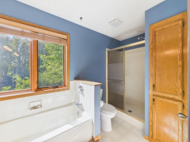 1952 Park Ridge Court, Chaska, MN 55318
