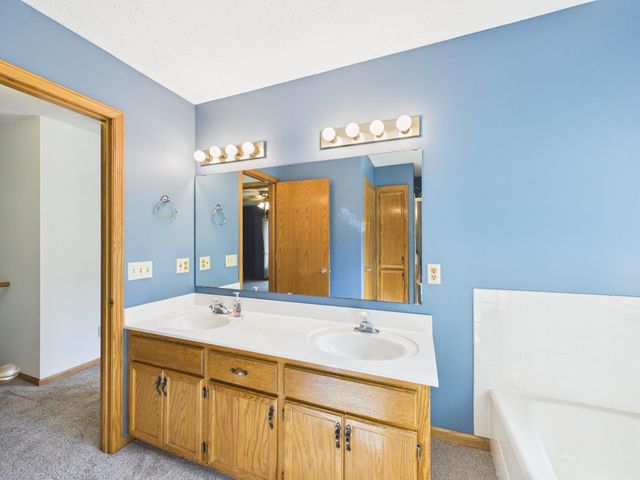 1952 Park Ridge Court, Chaska, MN 55318