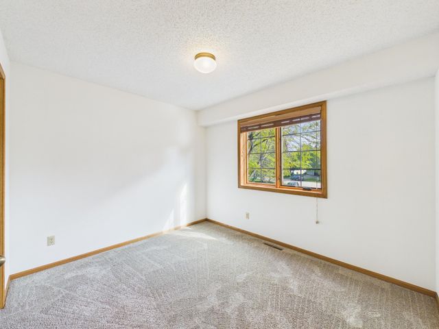 1952 Park Ridge Court, Chaska, MN 55318