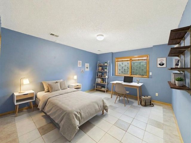 1952 Park Ridge Court, Chaska, MN 55318