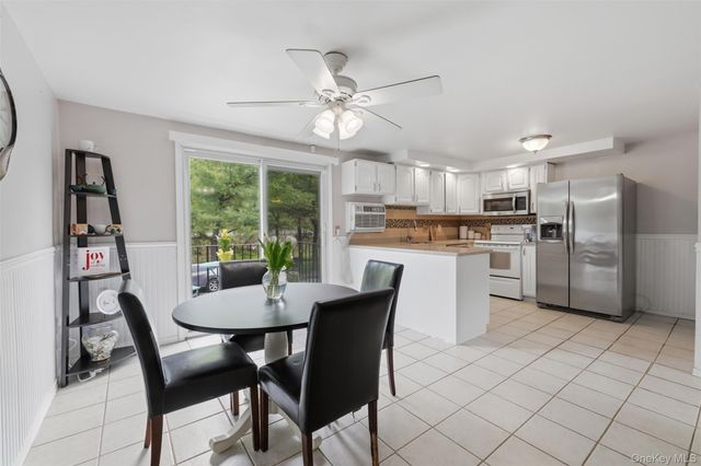 303 Parr Meadow Drive 3C, Newburgh, NY 12550