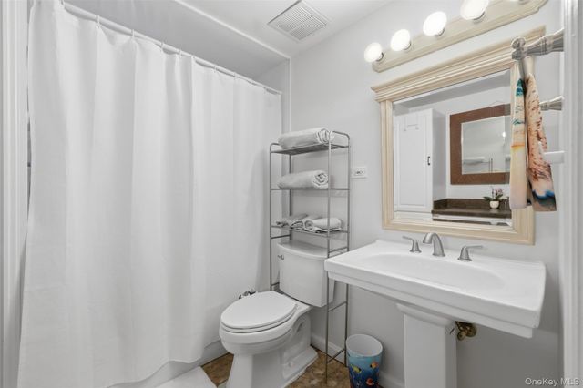 303 Parr Meadow Drive 3C, Newburgh, NY 12550