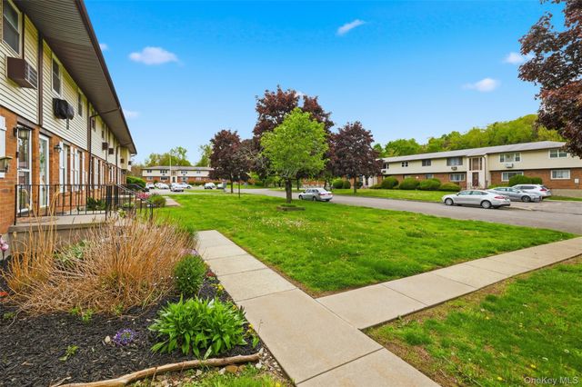 303 Parr Meadow Drive 3C, Newburgh, NY 12550