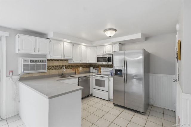 303 Parr Meadow Drive 3C, Newburgh, NY 12550