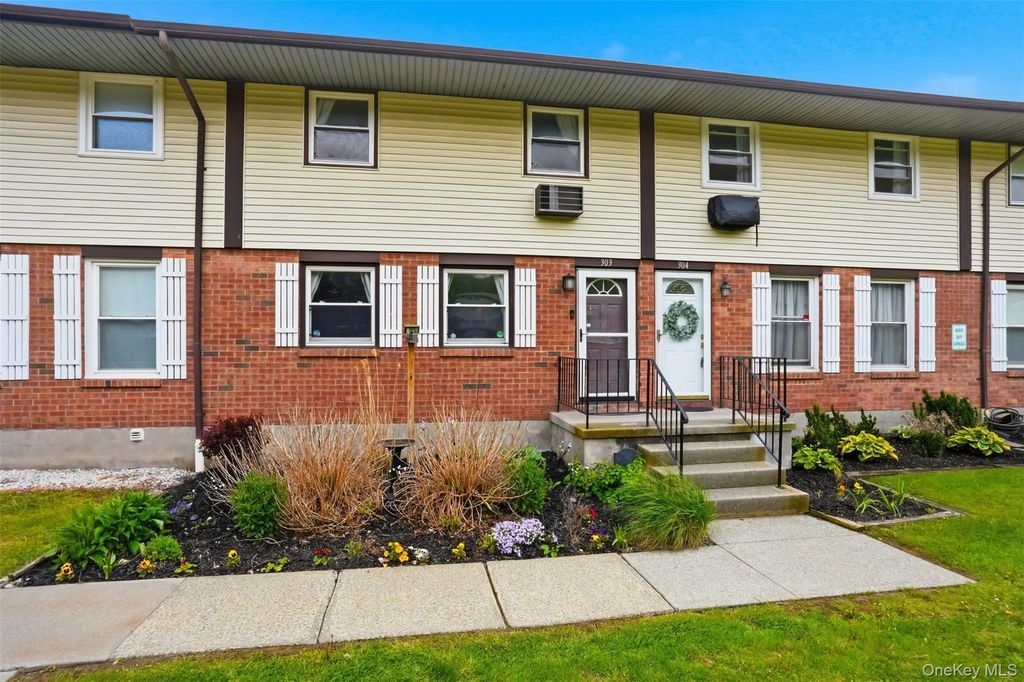 303 Parr Meadow Drive 3C, Newburgh, NY 12550