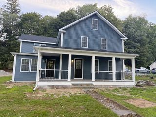 27 Leicester St 2, Oxford, MA 01537
