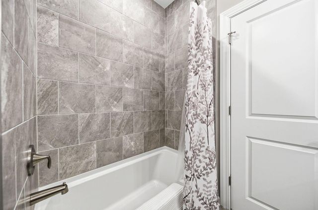 7660 Gateway Boulevard, Powell, OH 43065