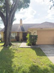 7112 HOLLOWELL DRIVE, Tampa, FL 33634