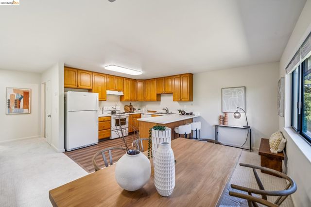 61 Parkview Ter, San Pablo, CA 94806