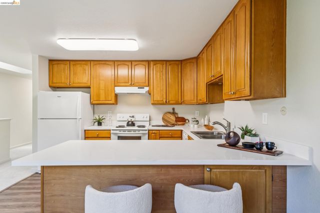 61 Parkview Ter, San Pablo, CA 94806