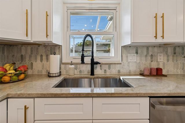 5682 46TH AVENUE N, Kenneth City, FL 33709