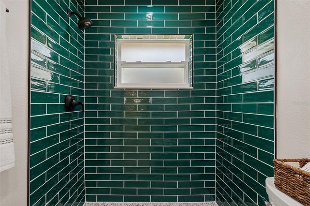 5682 46TH AVENUE N, Kenneth City, FL 33709