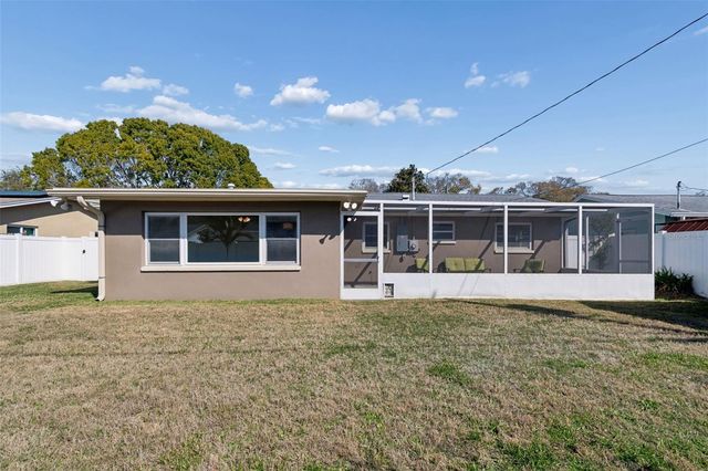 5682 46TH AVENUE N, Kenneth City, FL 33709