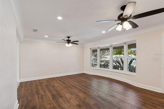 5682 46TH AVENUE N, Kenneth City, FL 33709