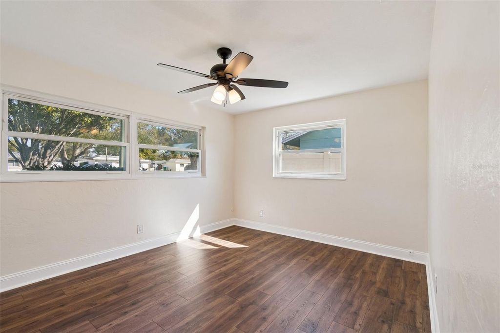 Image 15 of property listing at 5682 46TH AVENUE N, Kenneth City, FL 33709