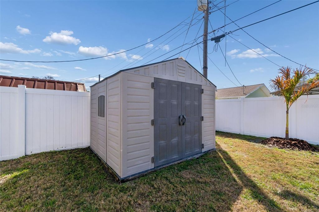 Image 34 of property listing at 5682 46TH AVENUE N, Kenneth City, FL 33709