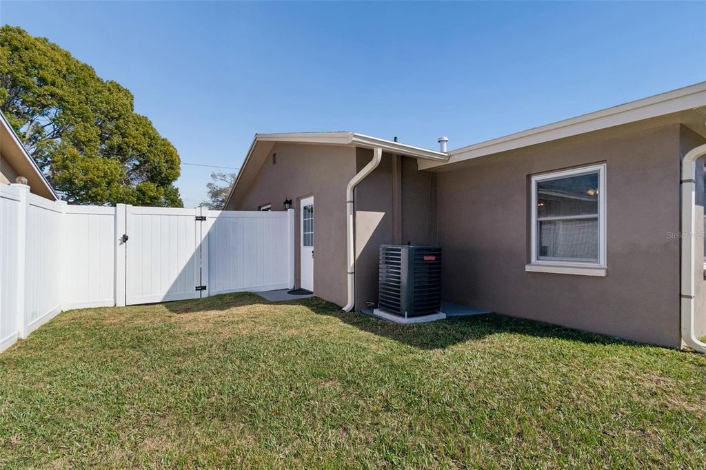 Image 35 of property listing at 5682 46TH AVENUE N, Kenneth City, FL 33709